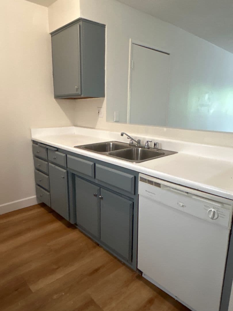 North Hollywood Apartment: 5269 Satsuma Ave.