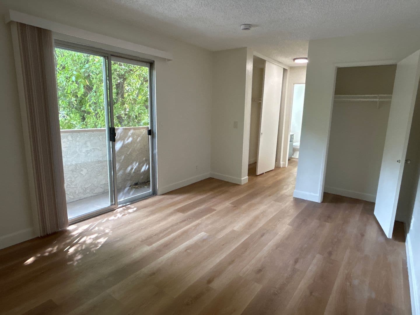 North Hollywood Apartment: 5269 Satsuma Ave.