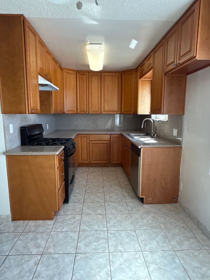 Glendale Apartment: 1165 Thompson Ave.