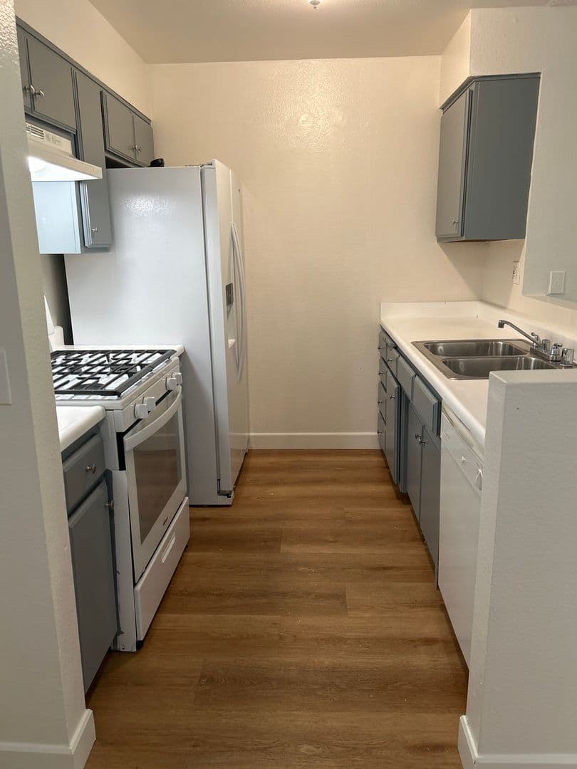 North Hollywood Apartment: 5269 Satsuma Ave.