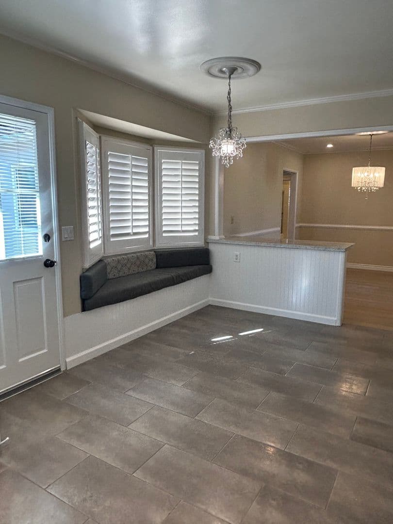 Arcadia House: 827 Hugo Reid Dr.