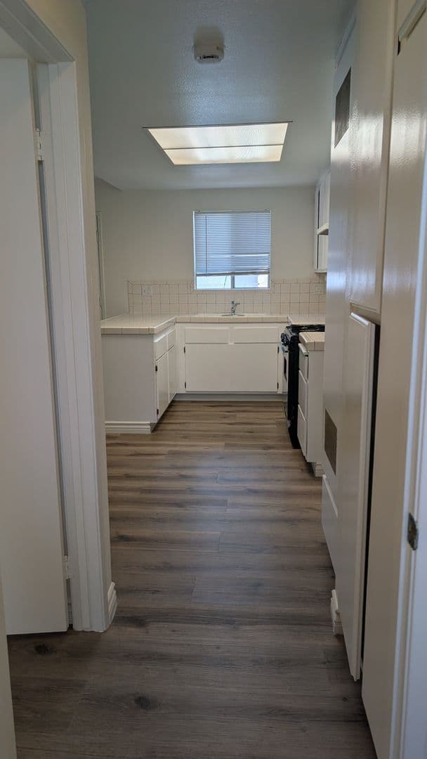Los Angeles Apartment: 5080 Glen Iris Ave.