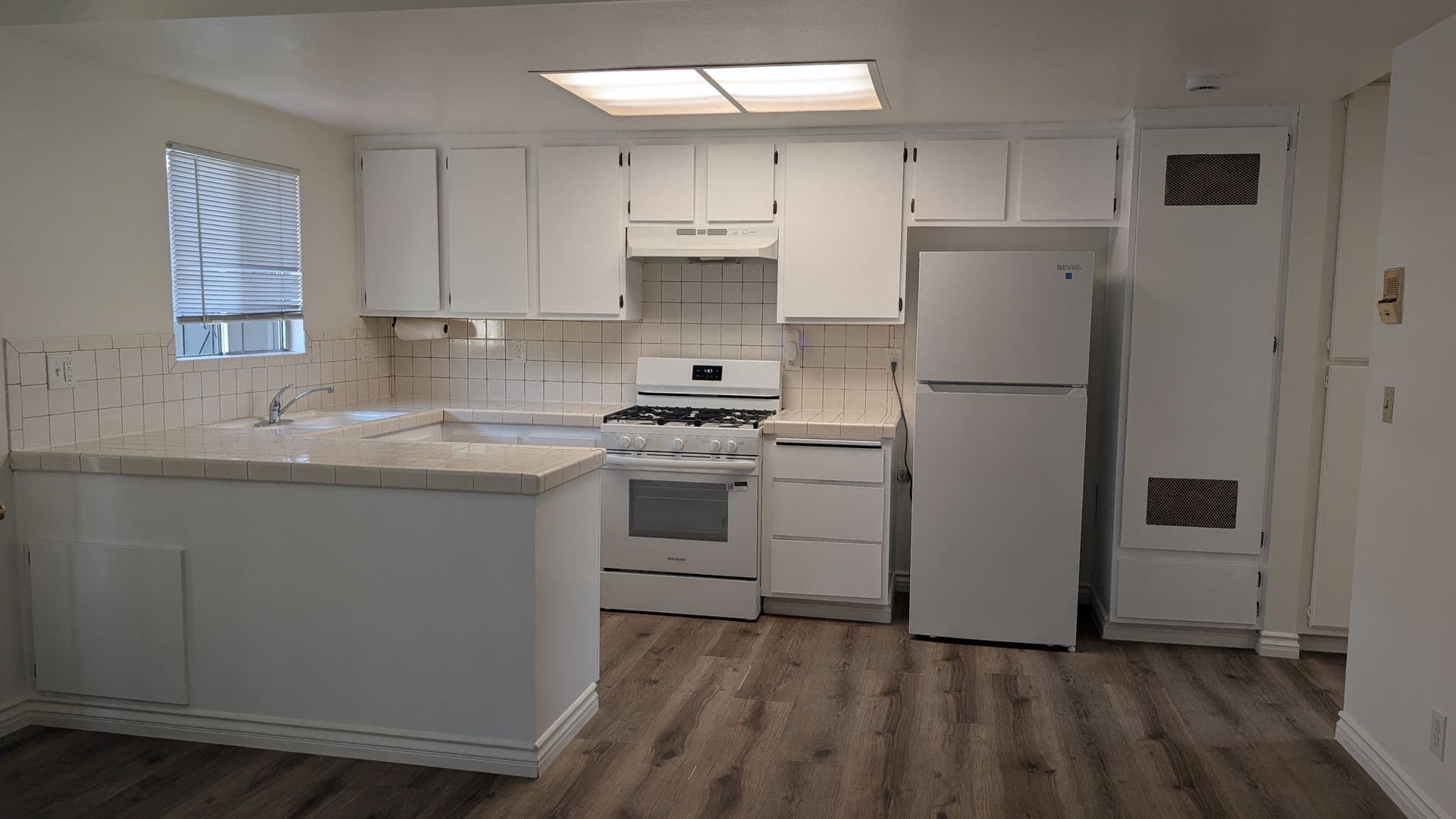 Los Angeles Apartment: 5080 Glen Iris Ave.