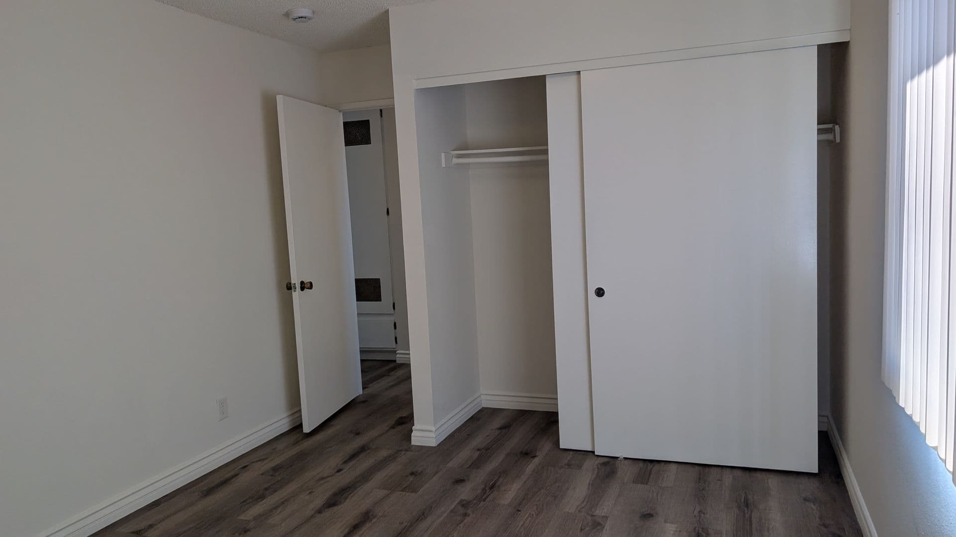 Los Angeles Apartment: 5080 Glen Iris Ave.