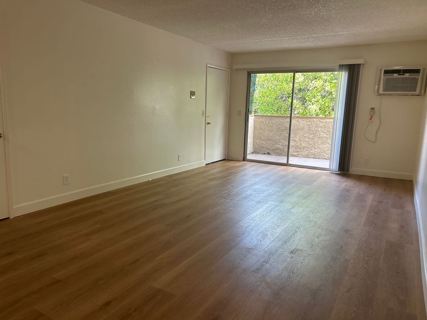 North Hollywood Apartment: 5269 Satsuma Ave.
