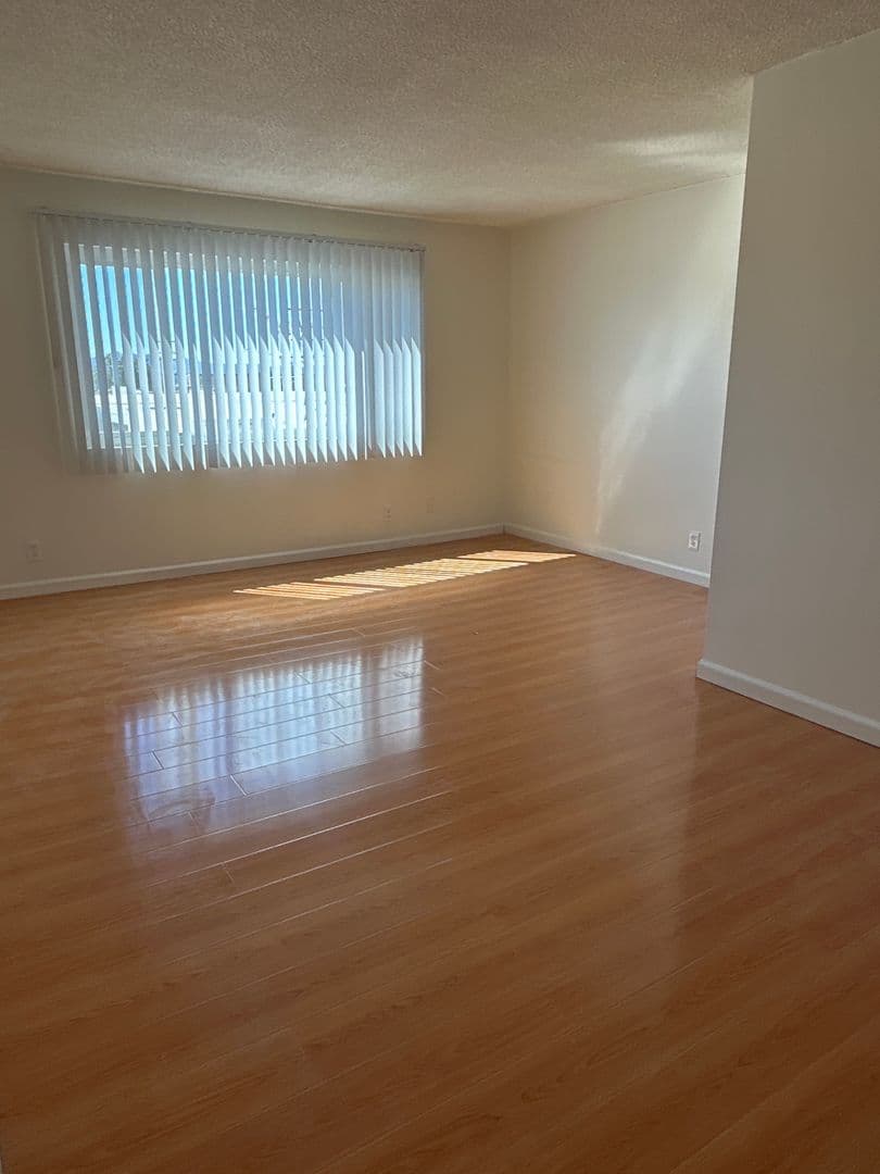 Glendale Apartment: 1165 Thompson Ave.