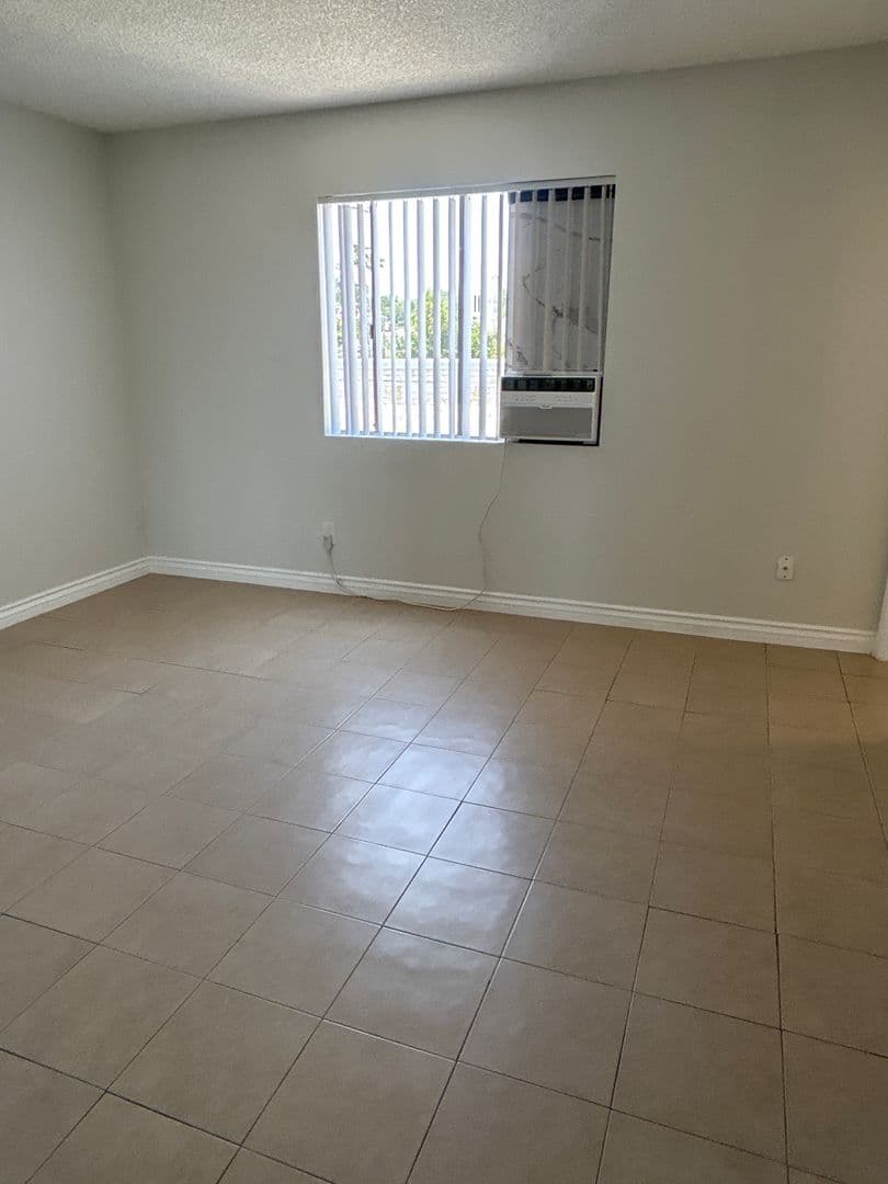 Los Angeles Apartment: 223 N. Avenue 55