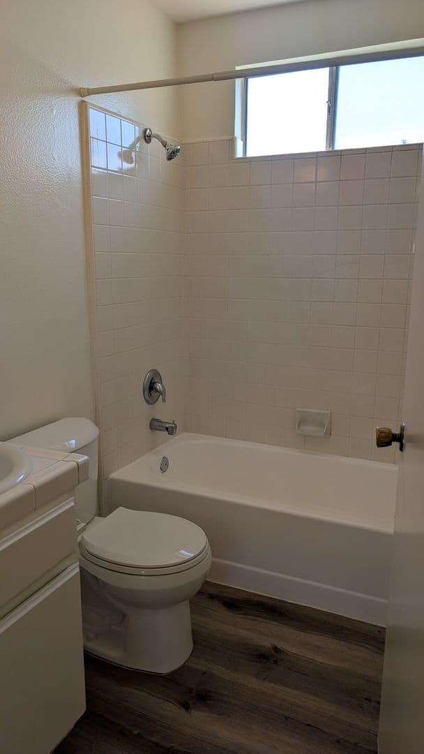 Los Angeles Apartment: 5080 Glen Iris Ave.