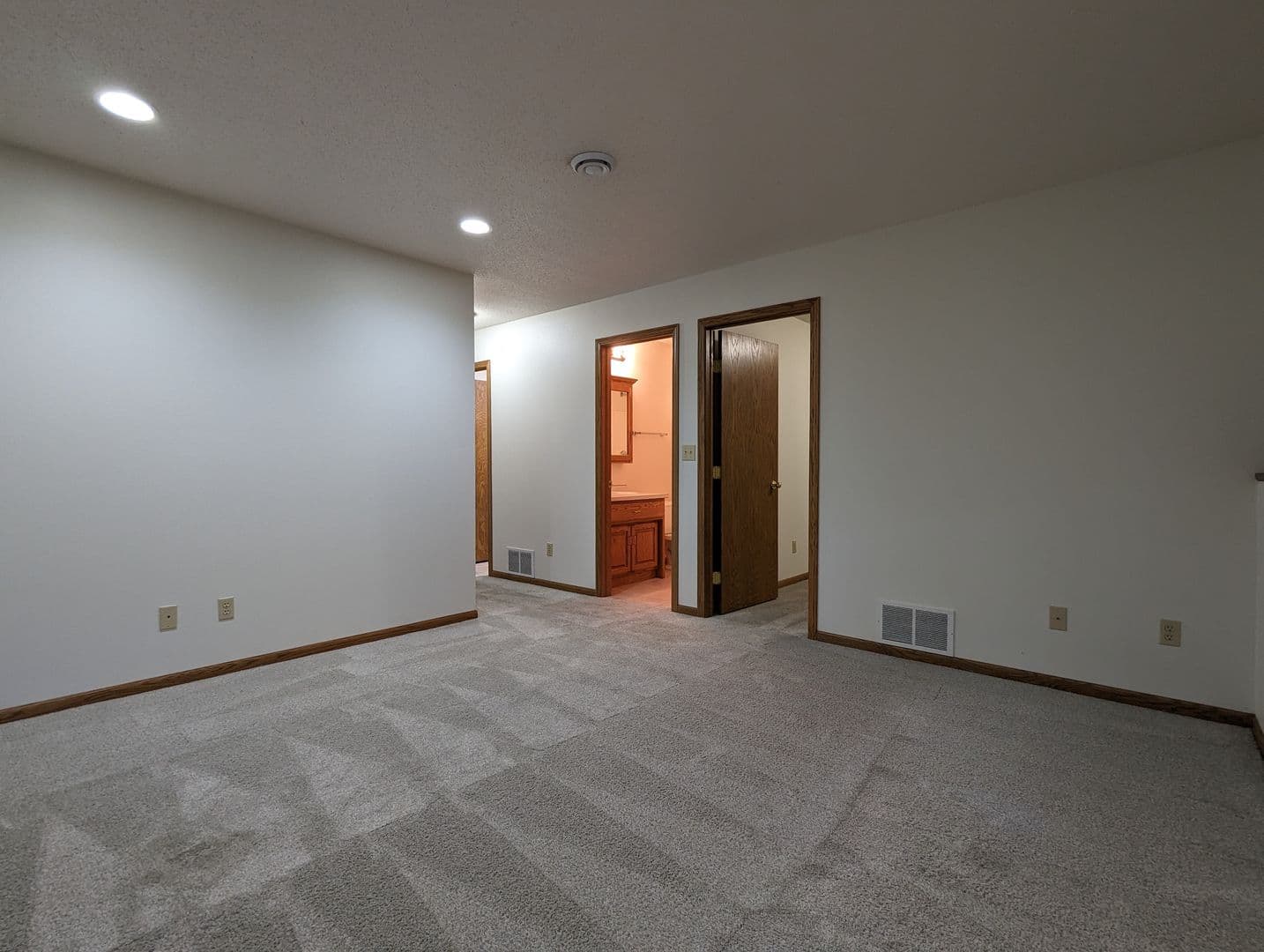 Fargo Apartment: 3027 23rd Avenue Southwest