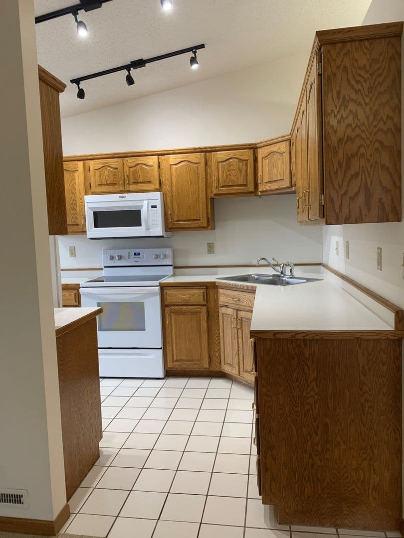 Fargo Apartment: 2924 15th Street South