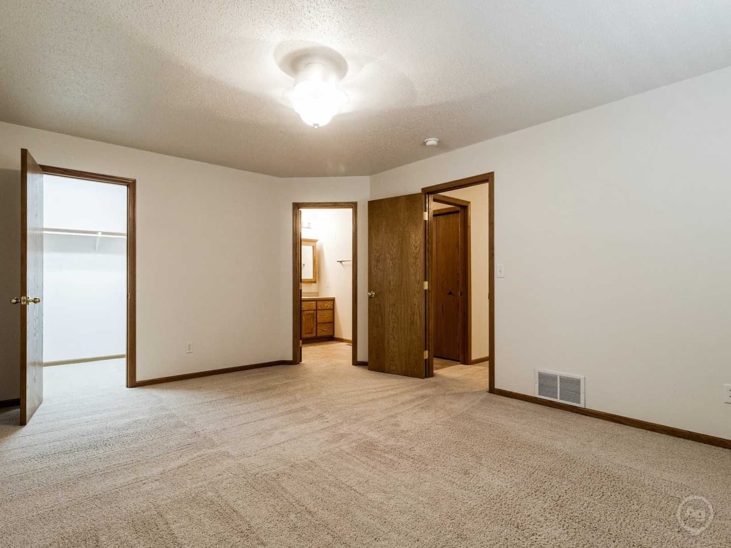 West Fargo Apartment: 1917 Sheyenne Street