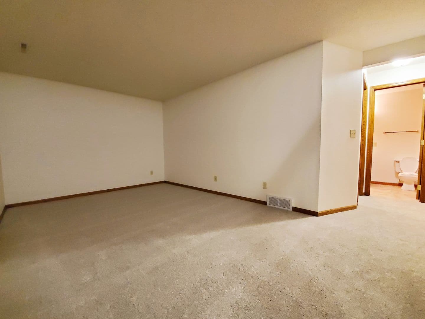 Fargo Apartment: 1722 35th Street Southwest