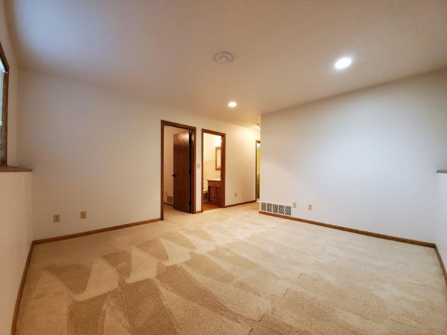 Fargo Apartment: 3007 23rd Avenue Southwest