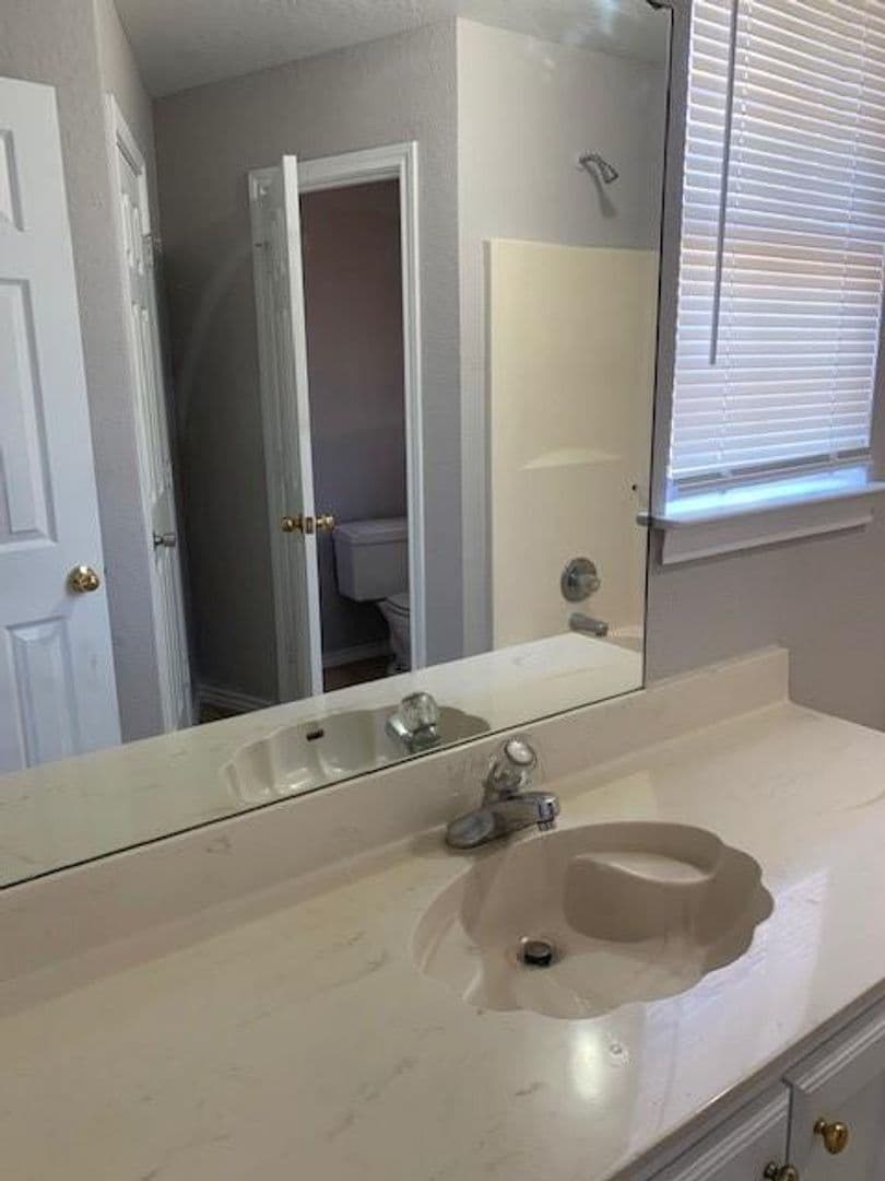 Decatur House: 506 Valleyridge Ct.