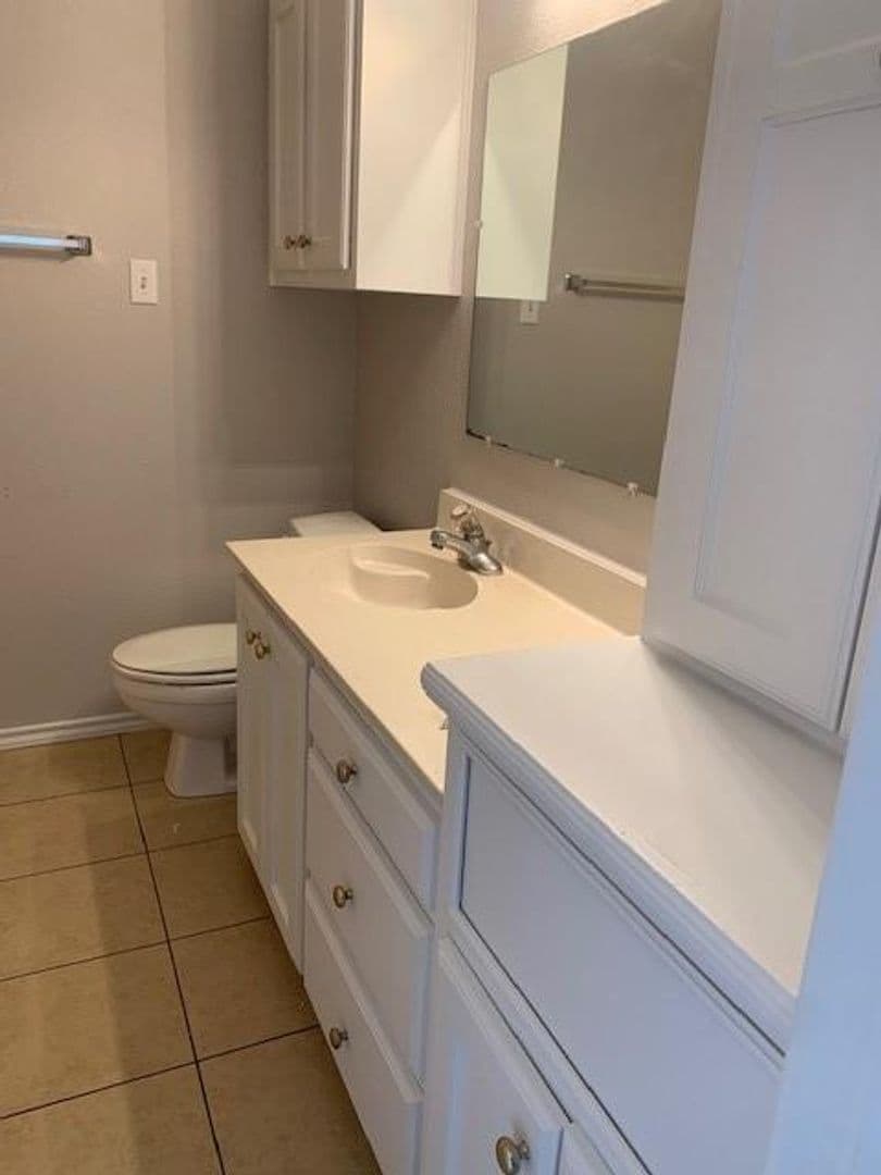 Decatur House: 506 Valleyridge Ct.