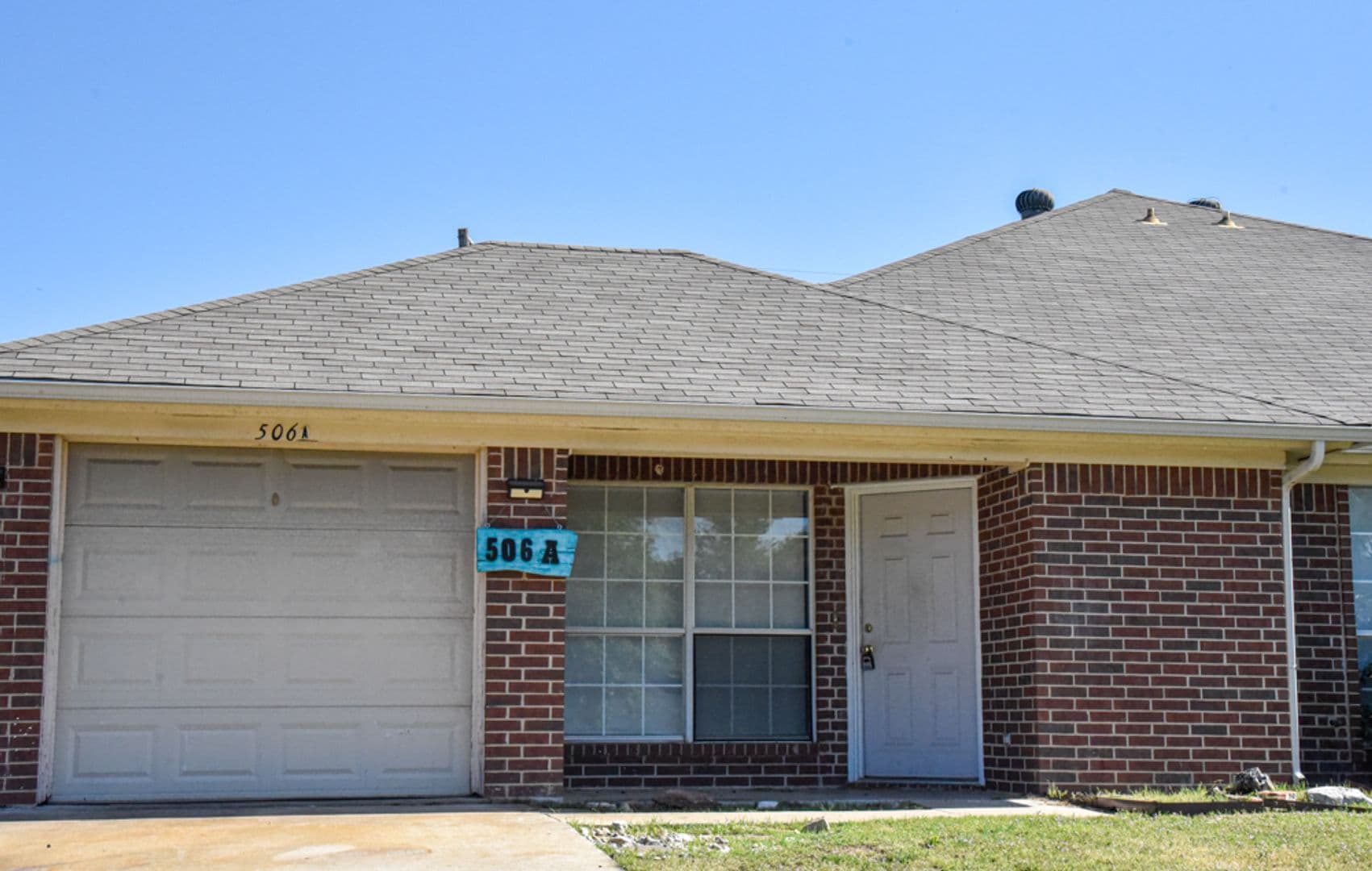 Decatur House: 506 Valleyridge Ct.
