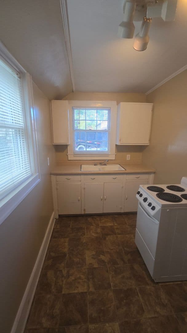 Columbia Apartment: 230 S. Gregg Street