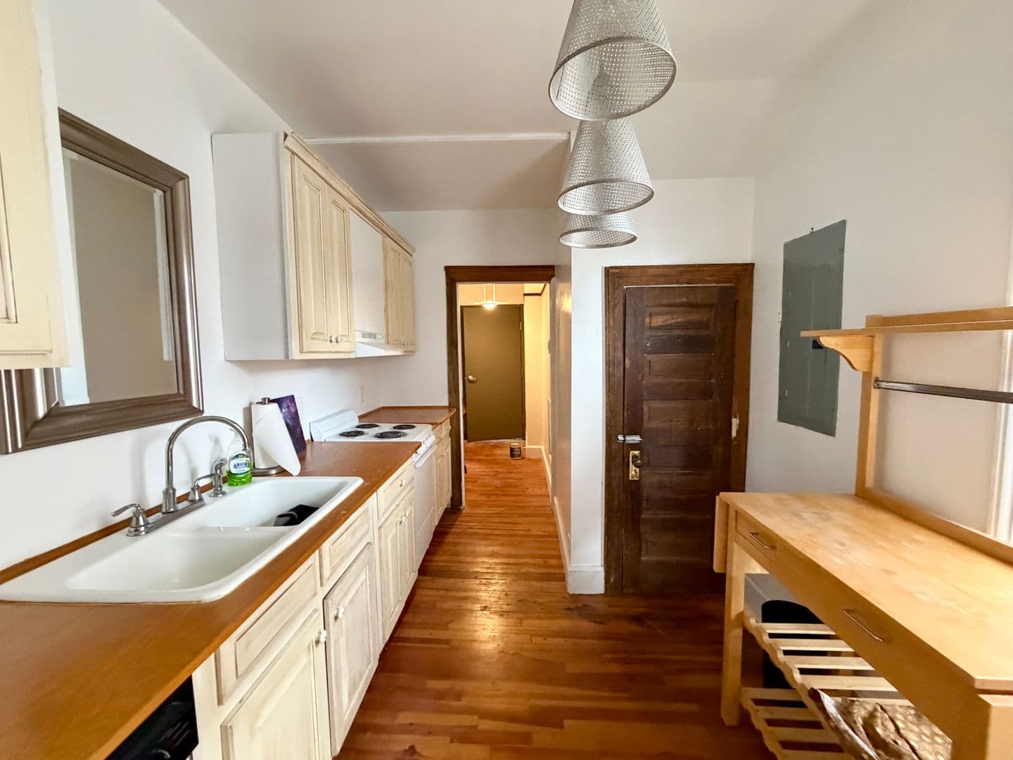 Columbia Apartment: 1706 Richland St
