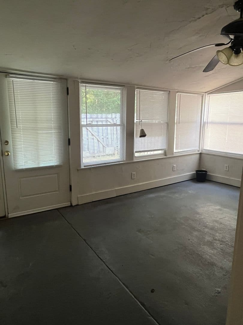 Lexington House: 153 Waverly Point Drive