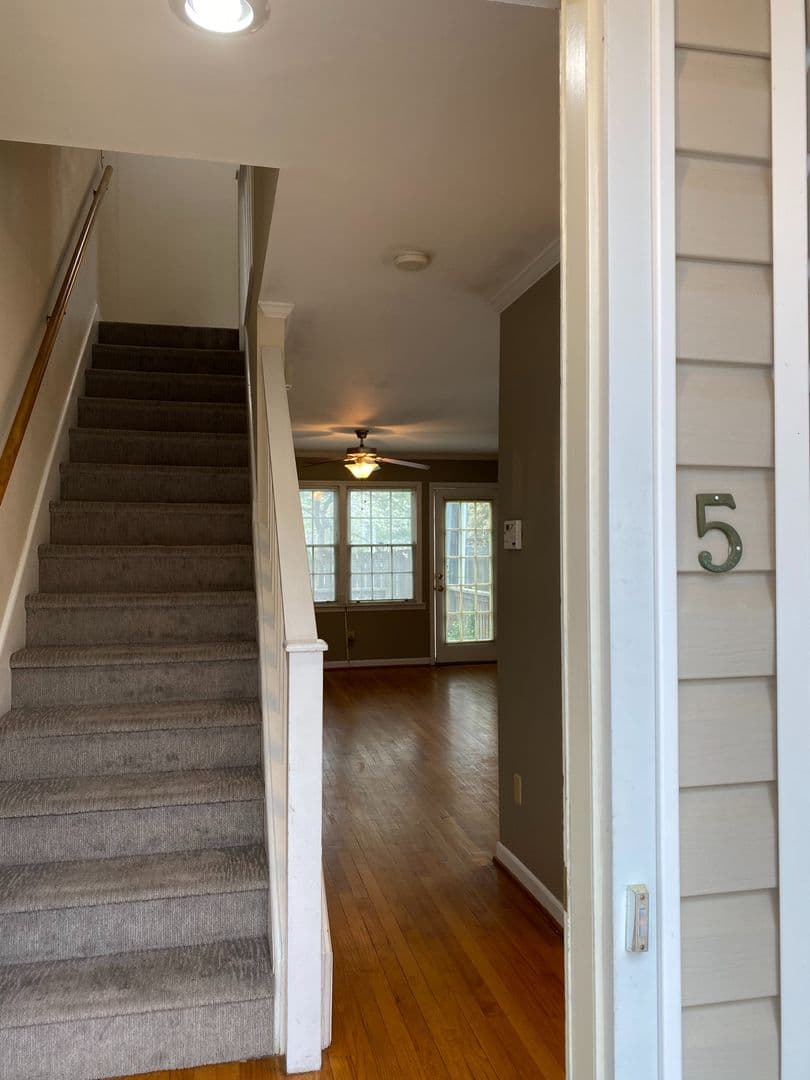 Columbia House: 920 Woodrow Street Apt. 5