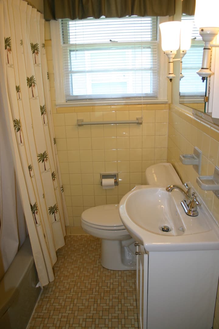 Columbia House: 1116 Deerwood Street