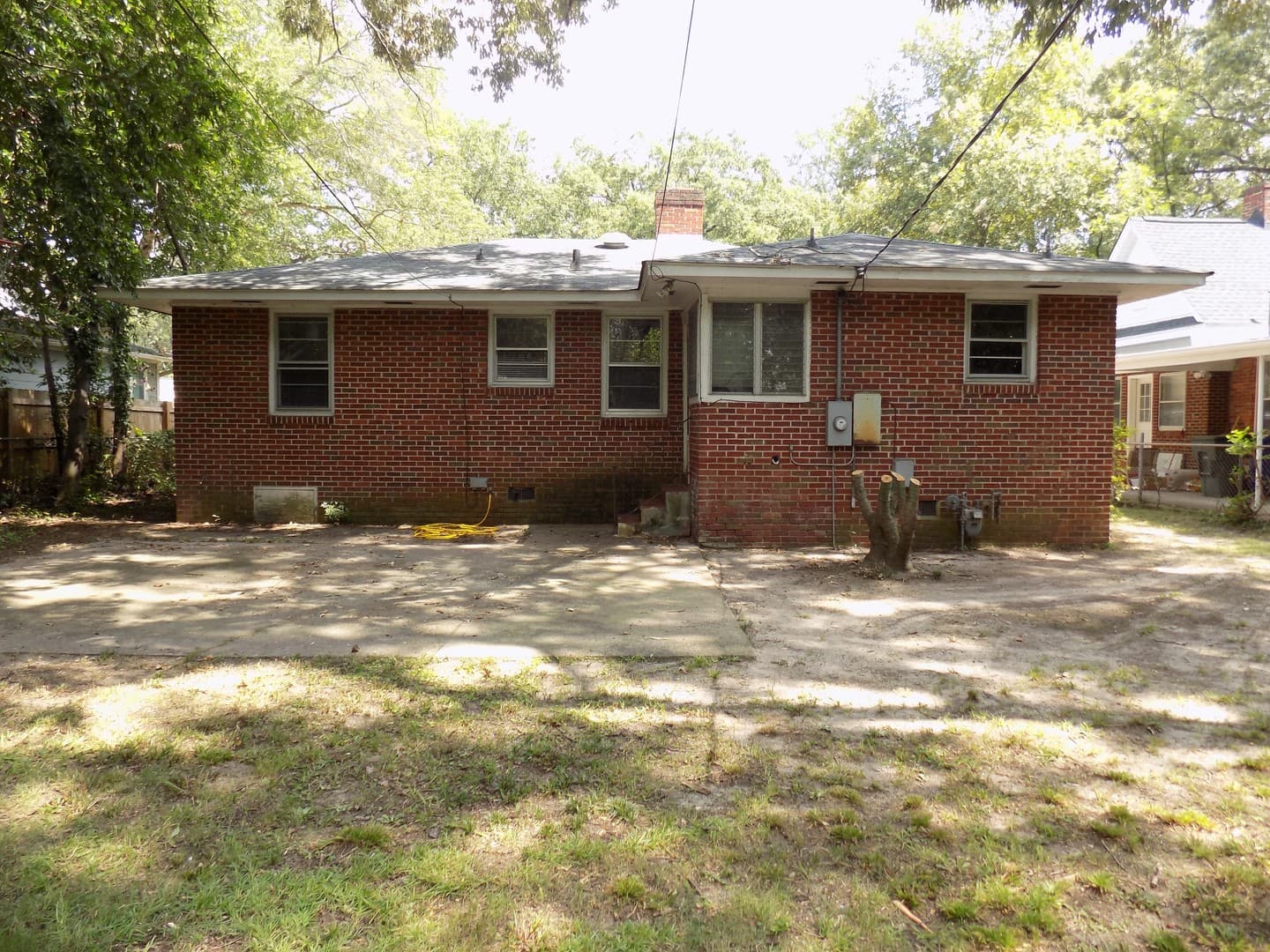 Columbia House: 507 Dogwood Street