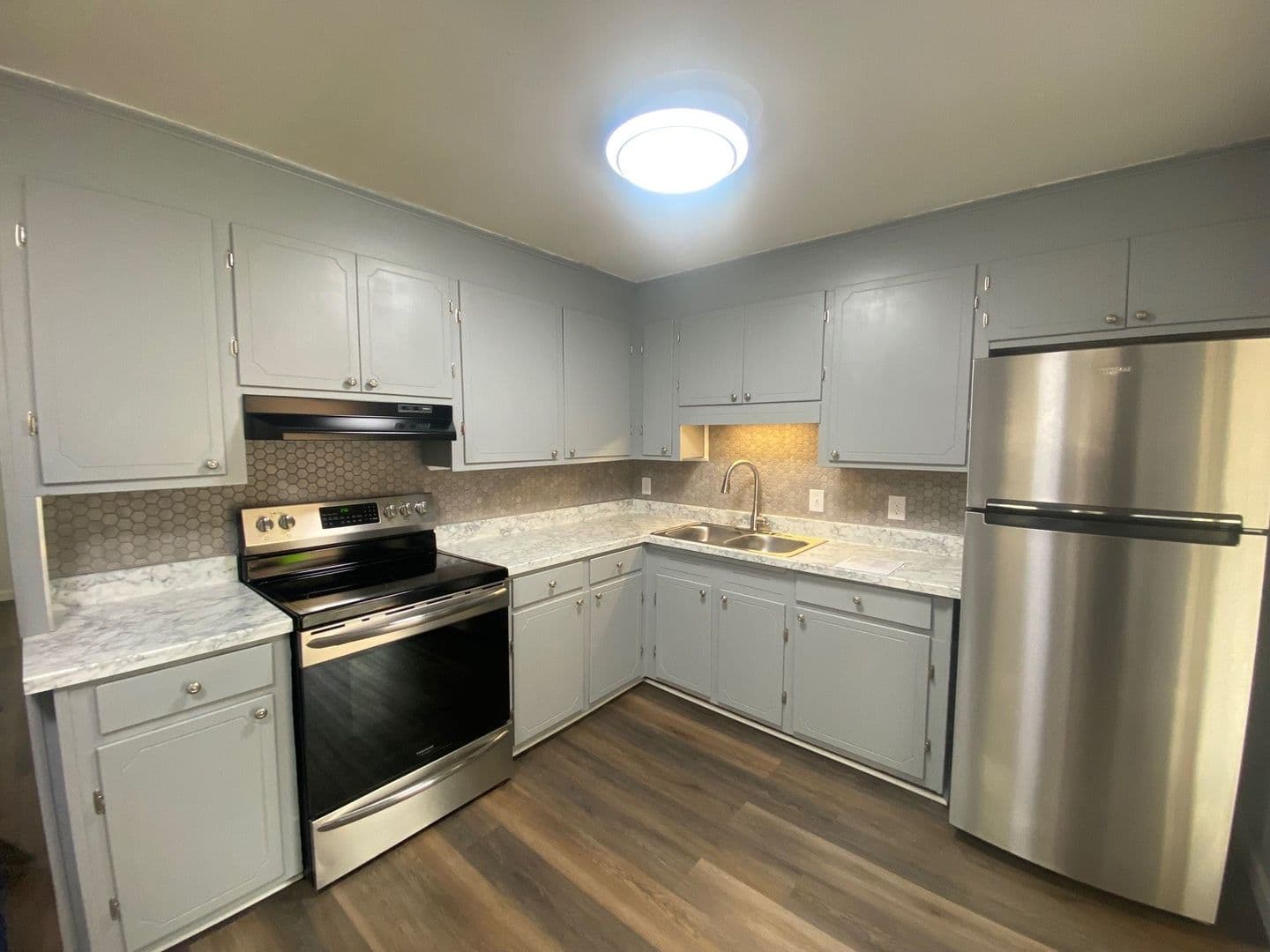 Columbia House: 221 Ramblewood Drive