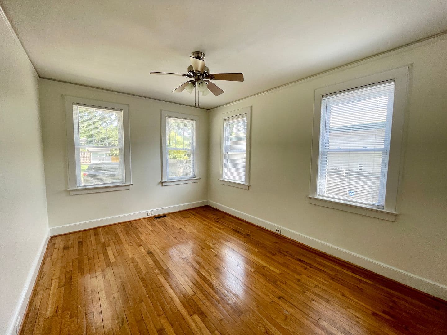 Columbia Apartment: 2213-2215 Rosewood Drive