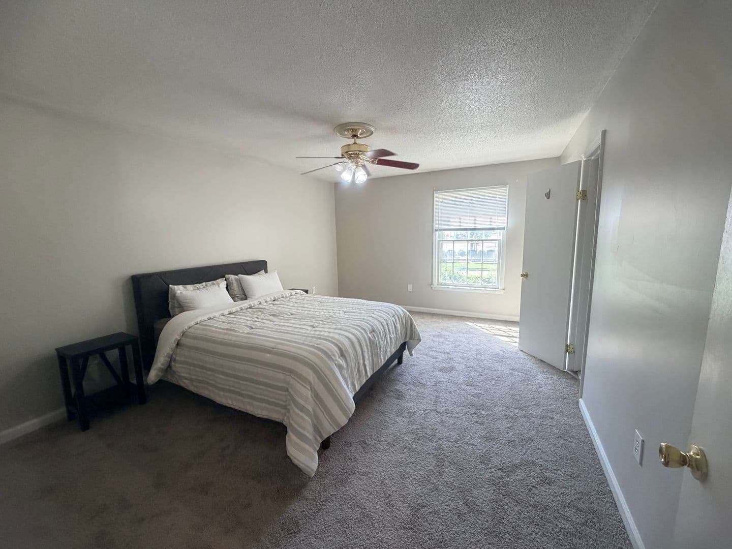 Columbia Condo: 5516 Lakeshore Drive