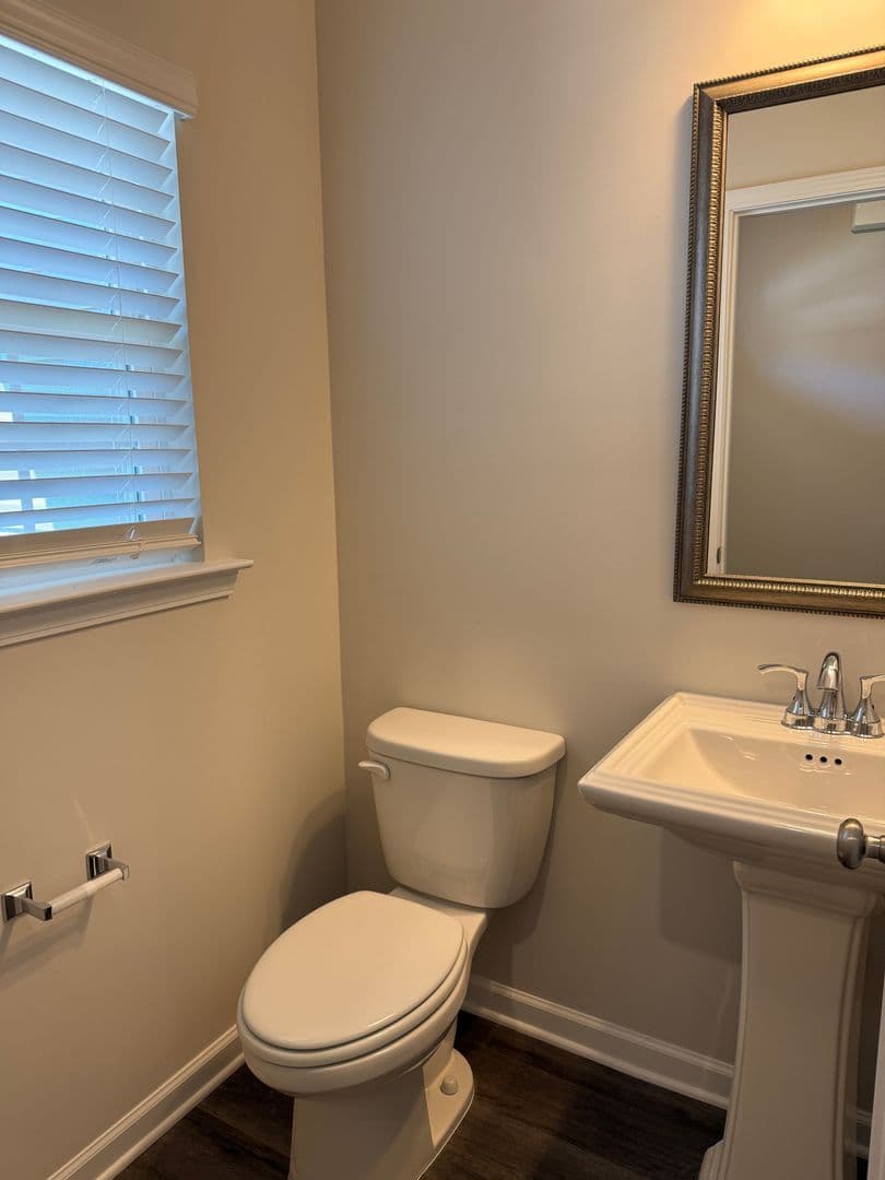 Lexington House: 317 S Lake Ct