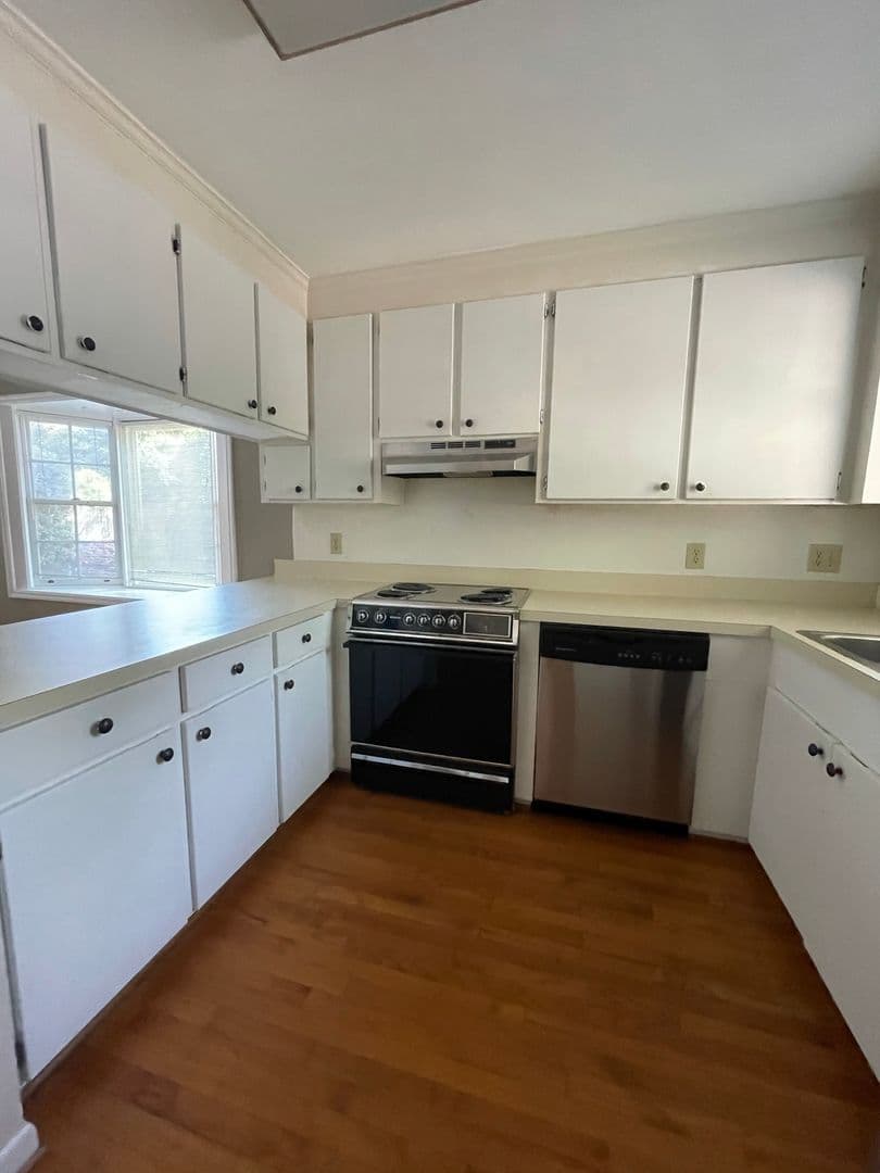 Columbia House: 920 Woodrow Street Apt. 5