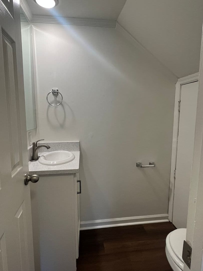 Lexington Apartment: Rogers Ct