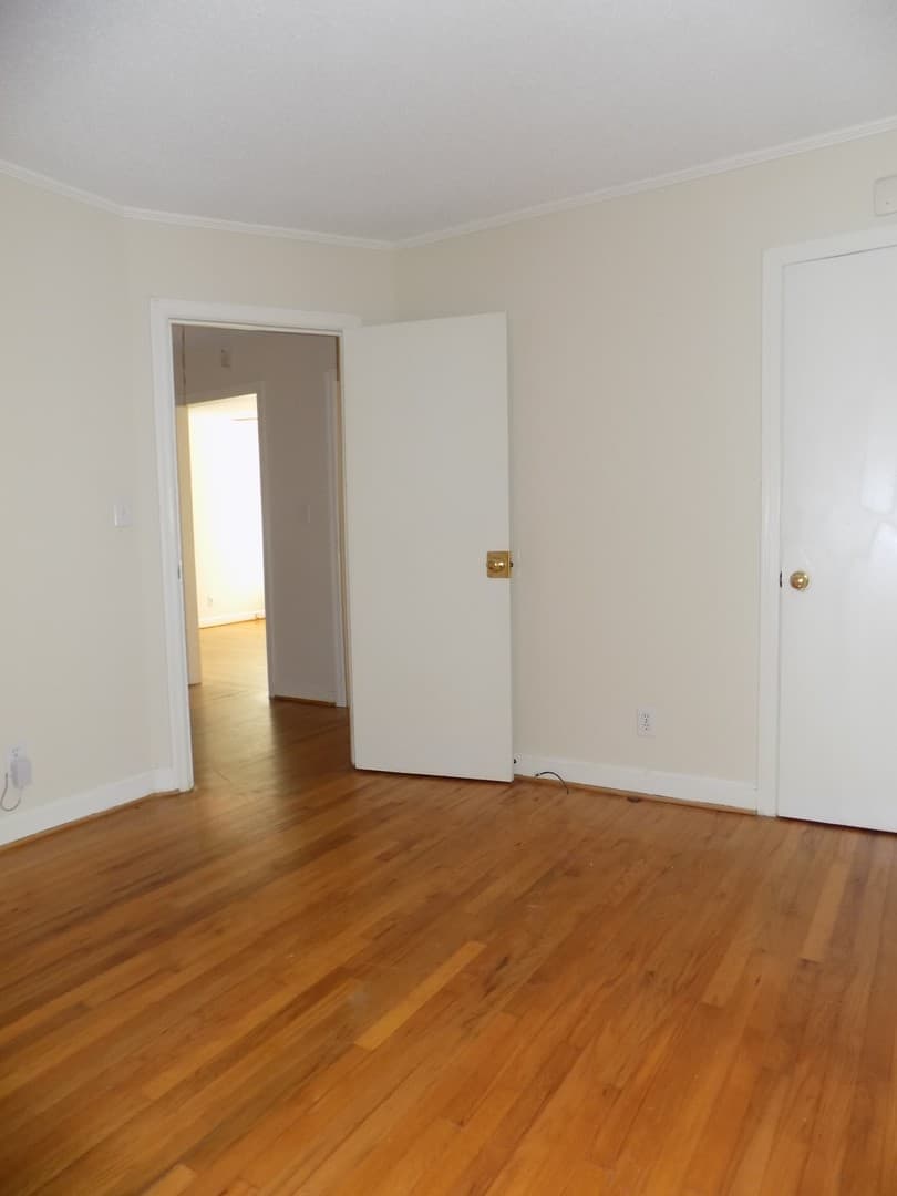 Columbia House: 411 Northwood Street