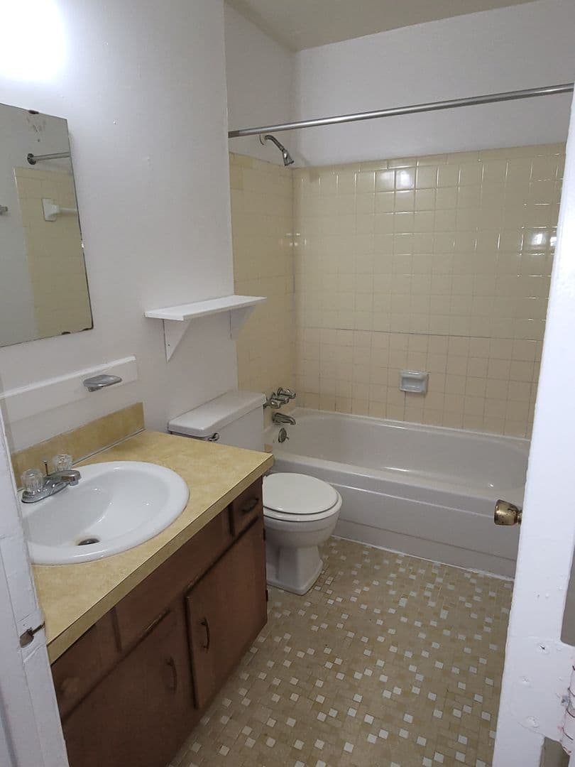 Columbia Apartment: 1431 Aralia Dr. L1-L4