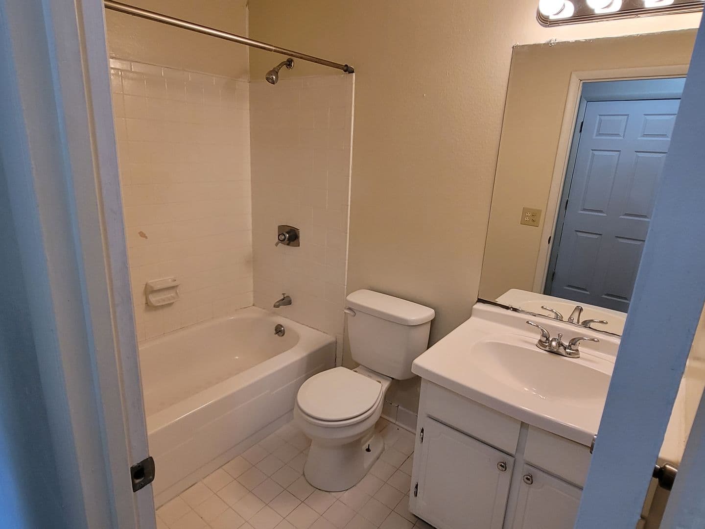 Columbia Condo: 1704 Ashford Lane