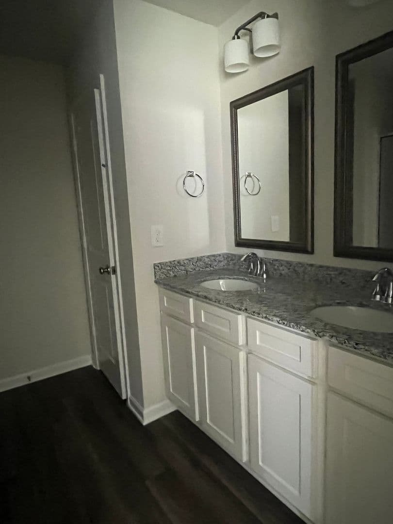 Lexington House: 315 S. Lake Ct