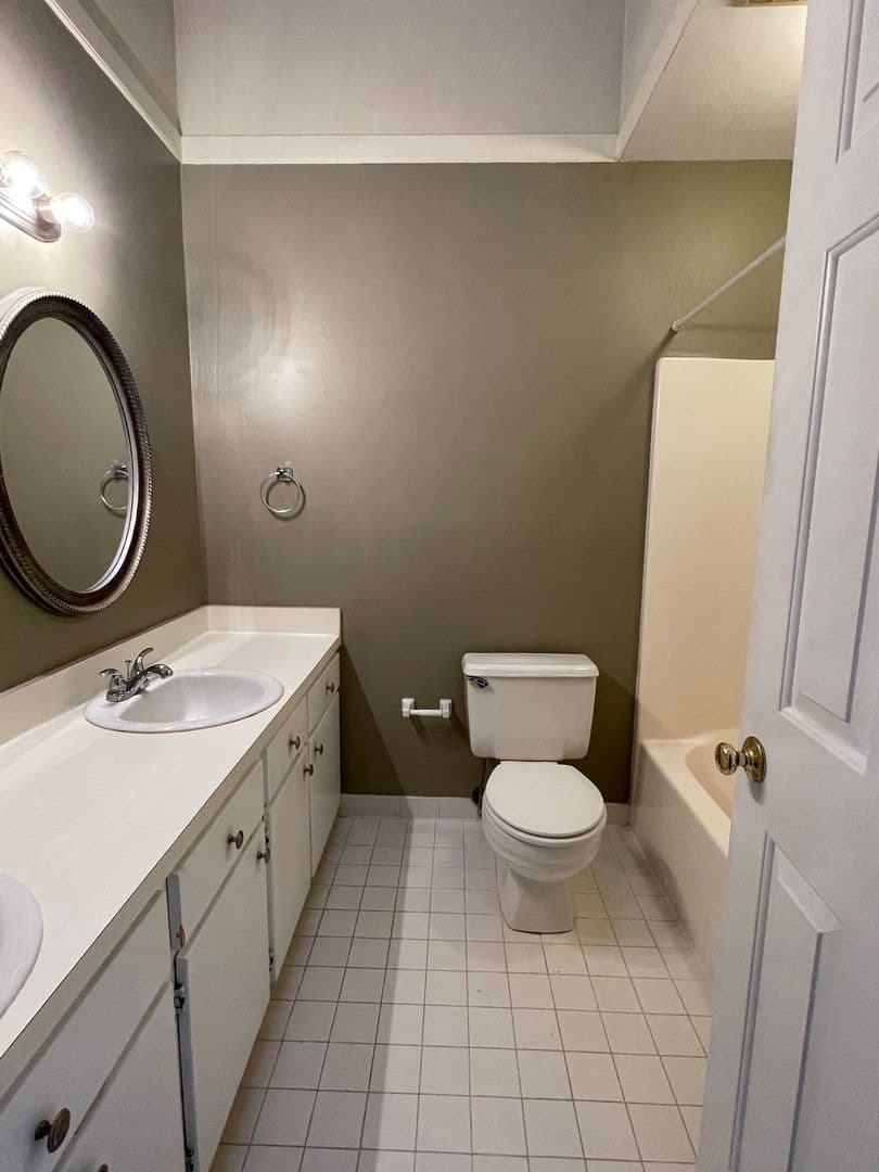 Columbia House: 920 Woodrow Street Apt. 5