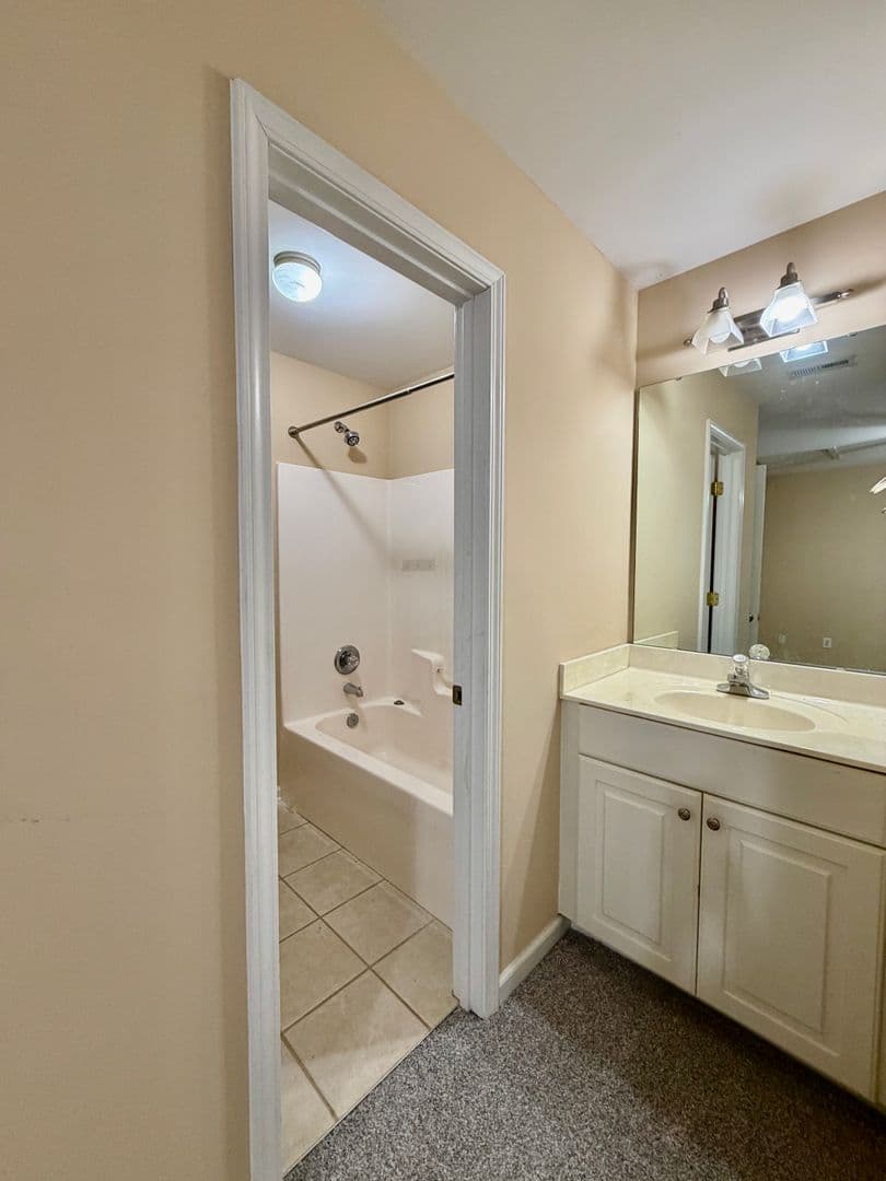 Columbia House: 27 Greenbrook Ct