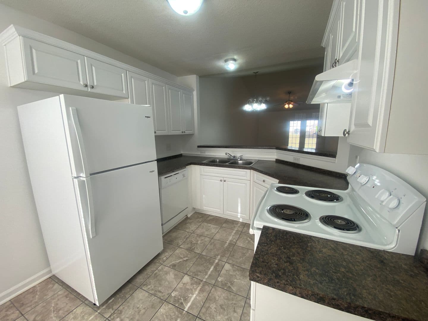 Columbia Apartment: 1852 Horseshoe Dr