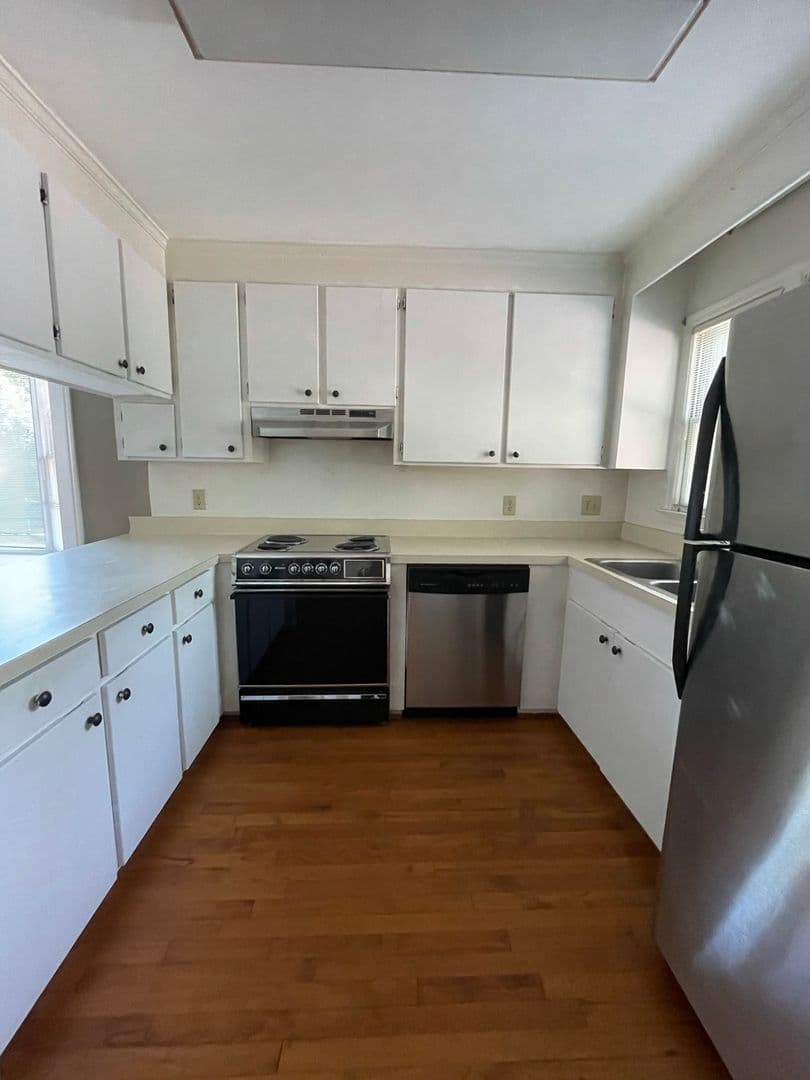 Columbia House: 920 Woodrow Street Apt. 5
