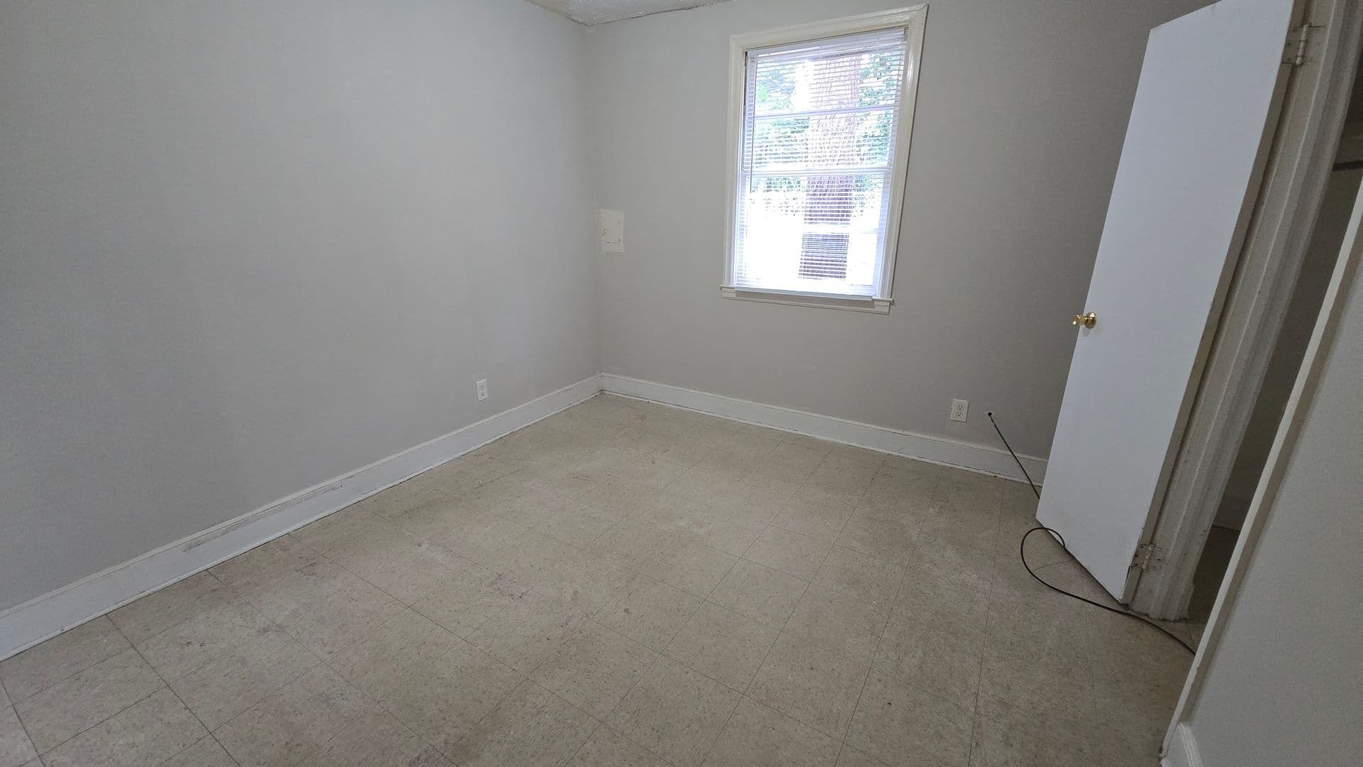 Columbia Apartment: 820-822 S. Bonham Road