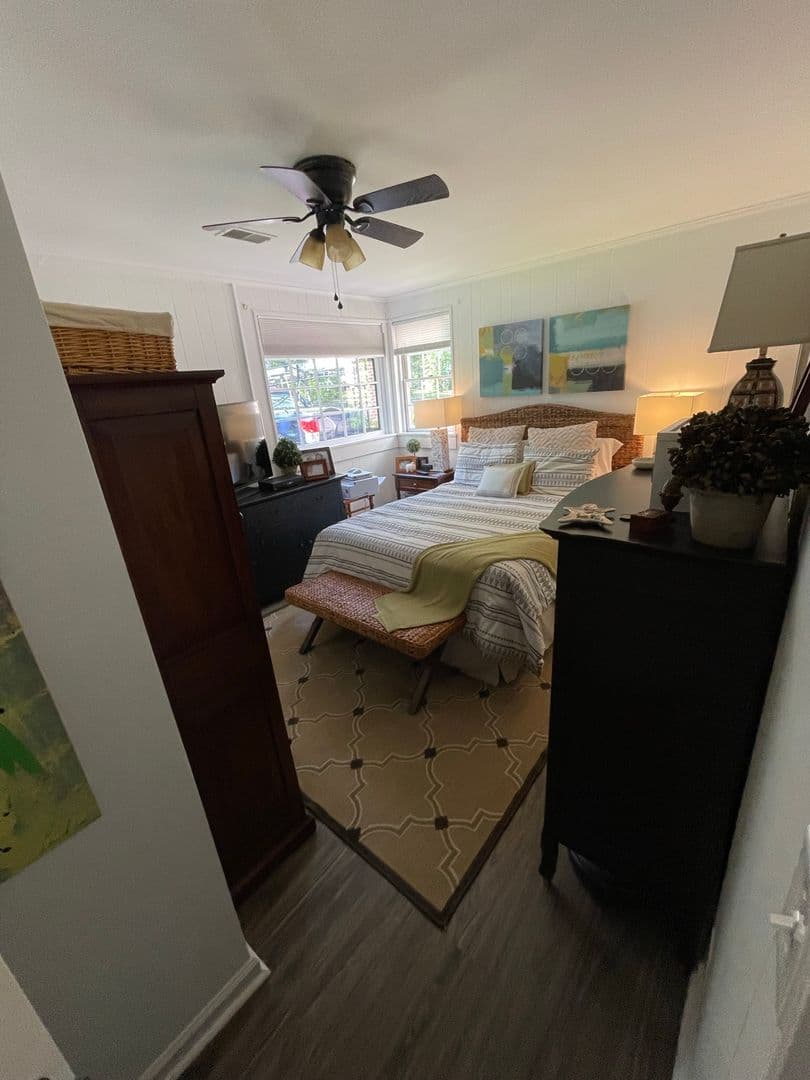 Columbia House: 2855 Stratford Rd