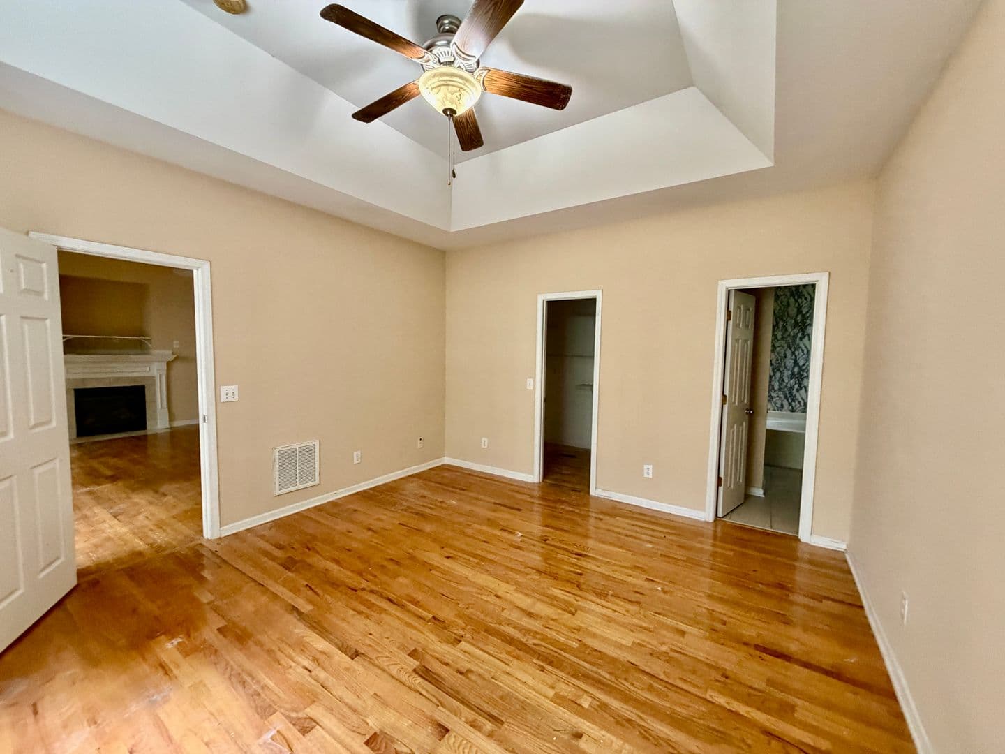 Columbia House: 27 Greenbrook Ct