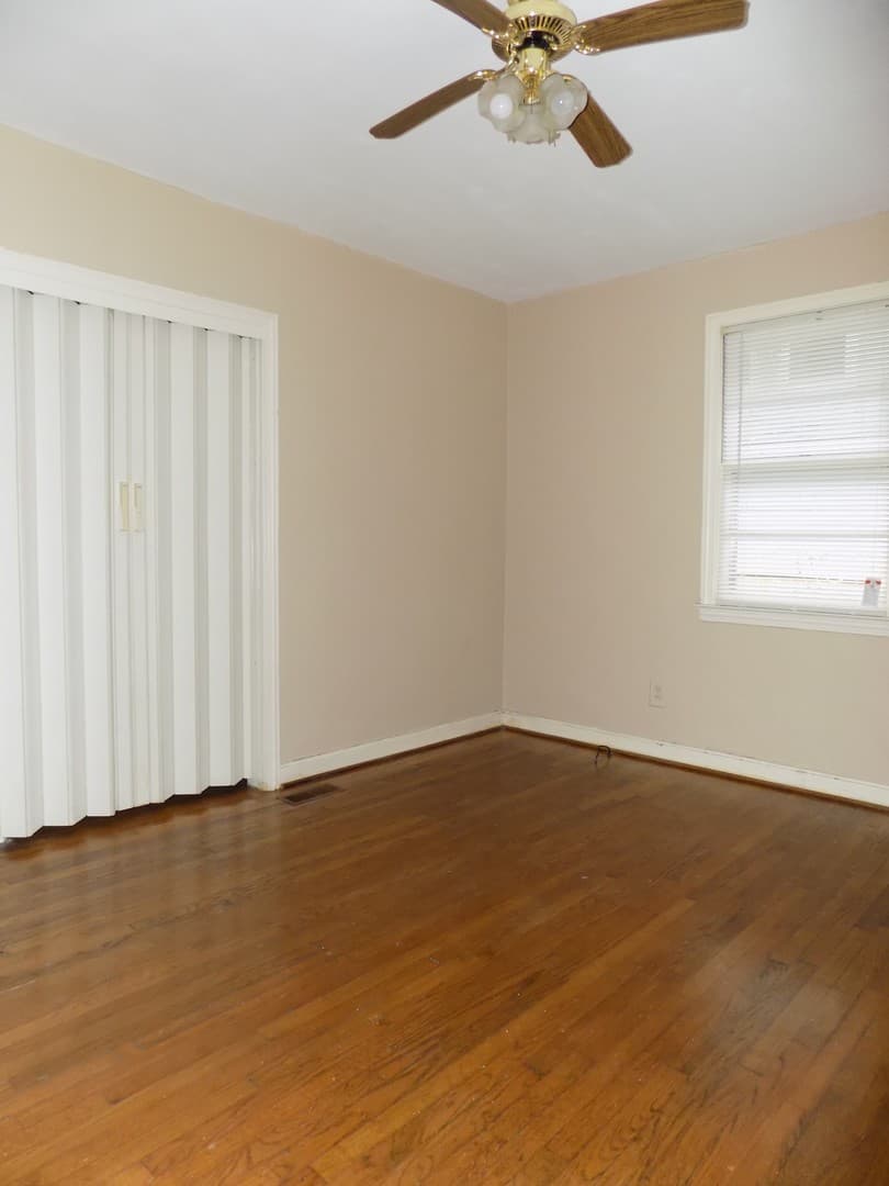 Columbia House: 507 Dogwood Street