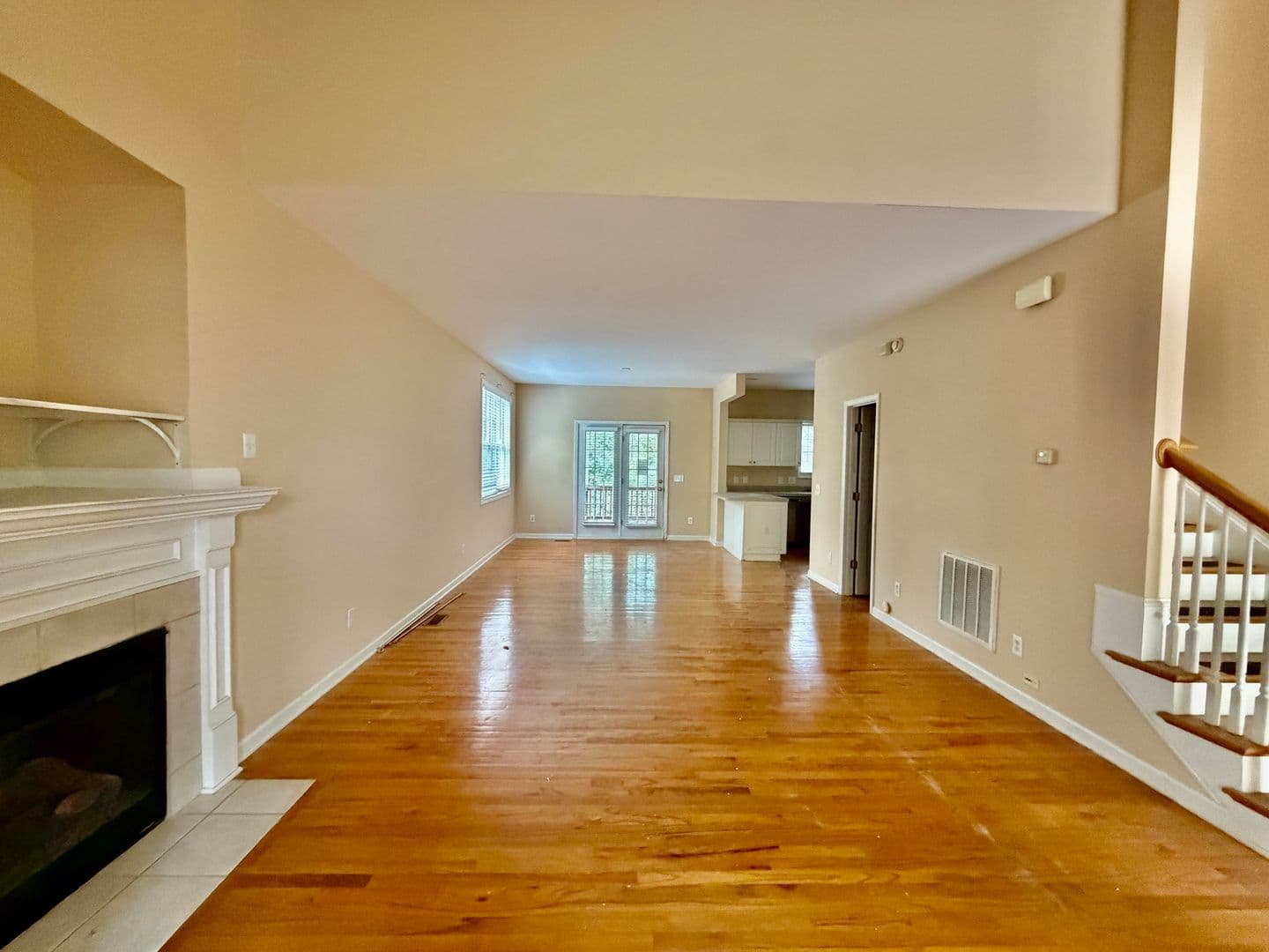 Columbia House: 27 Greenbrook Ct