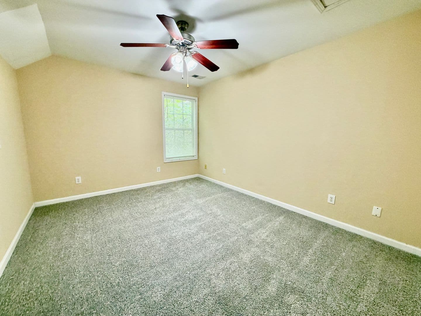 Columbia House: 27 Greenbrook Ct
