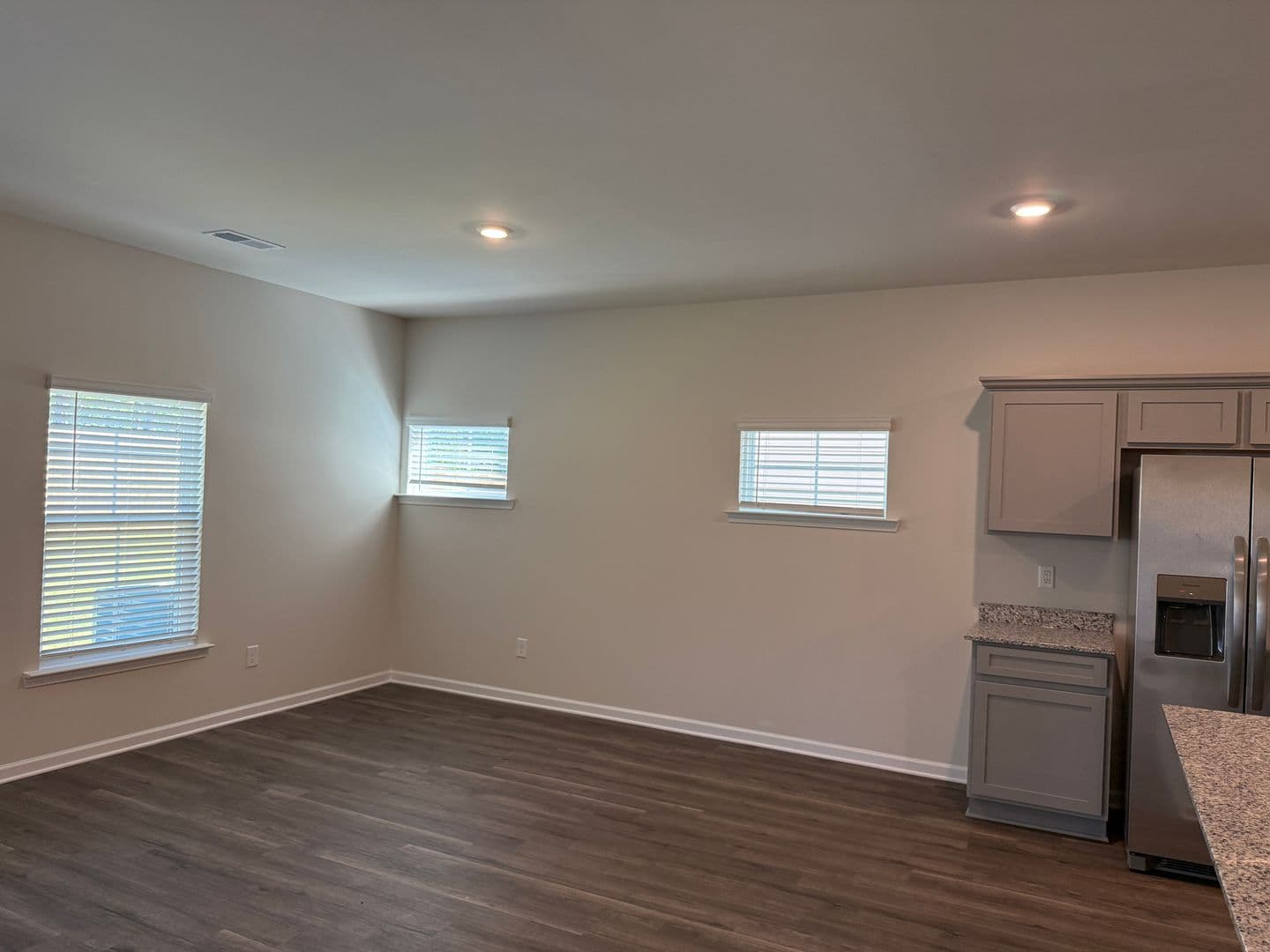 Lexington House: 317 S Lake Ct