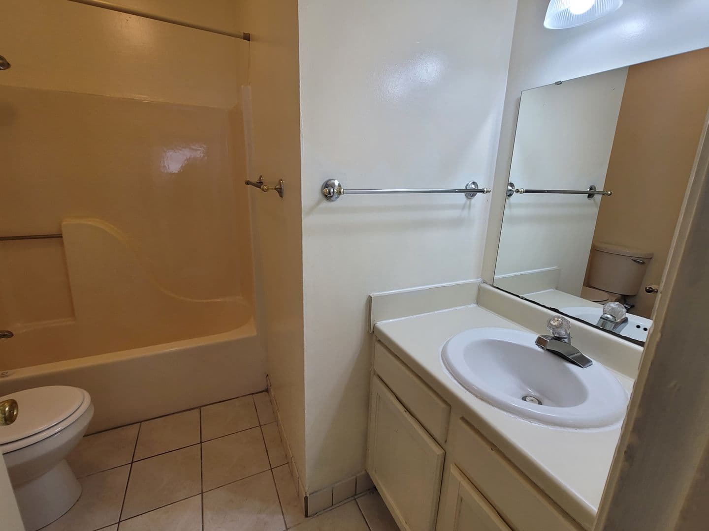Columbia Condo: 100 Brighton Hill Circle 7A