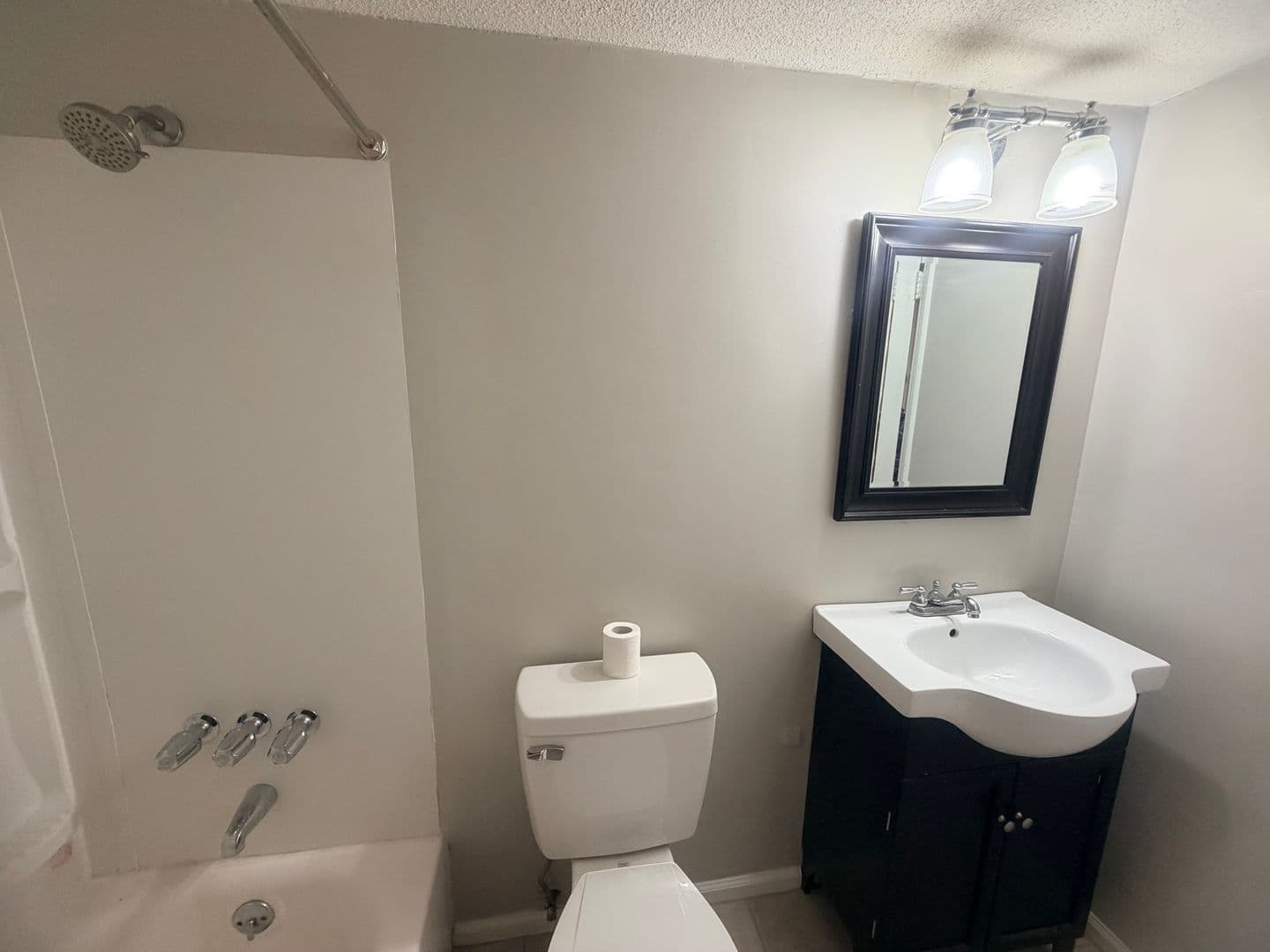 Columbia Condo: 5516 Lakeshore Drive
