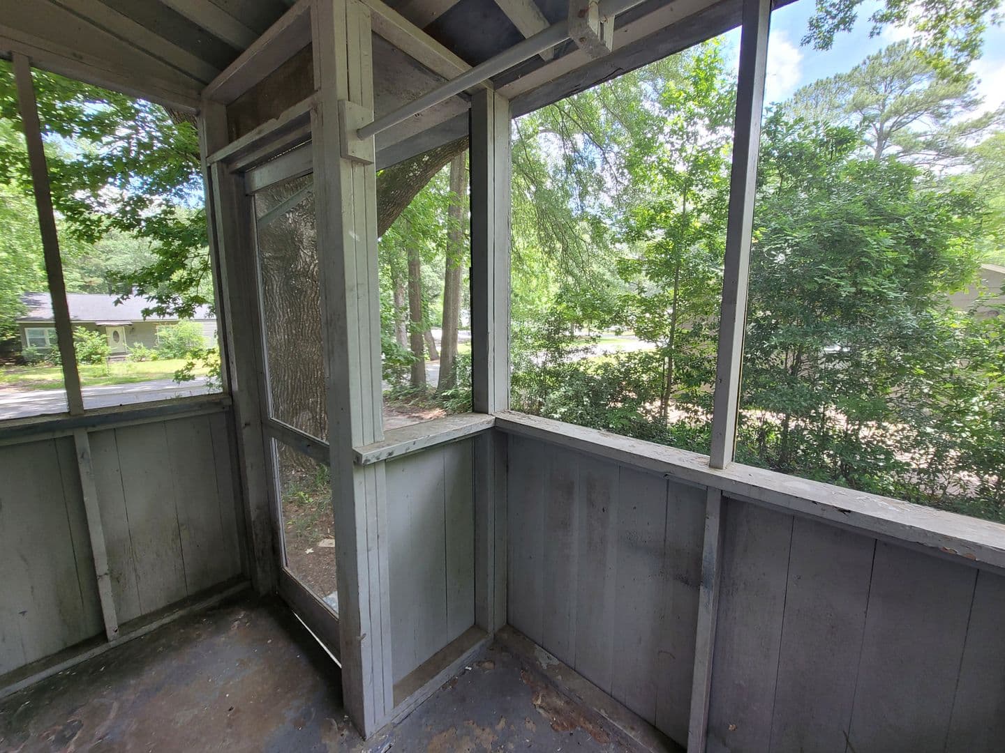 Columbia House: 2833 Wesley Dr